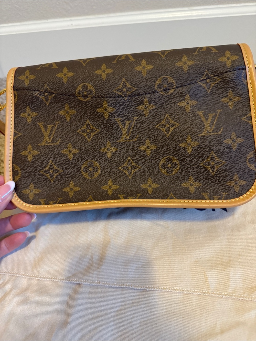 AUTHENTIC LOUIS VUITTON DIANE HANDBAG - Picture 4 of 13